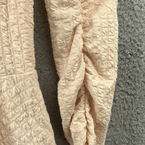 ZARA beige peplum with rusched sleeves size small too - Picture 3 of 7